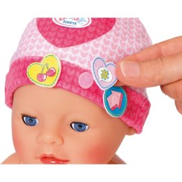 Czapeczka z przypinkami dla lalki Baby Born 43 w kolorze różowym