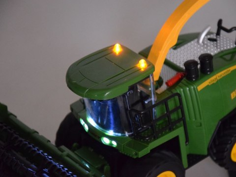 Kombajn sterowany na pilota dymi dźwięk RC0603