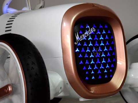 Autko elektryczne Mercedes futuro pasado PA0290