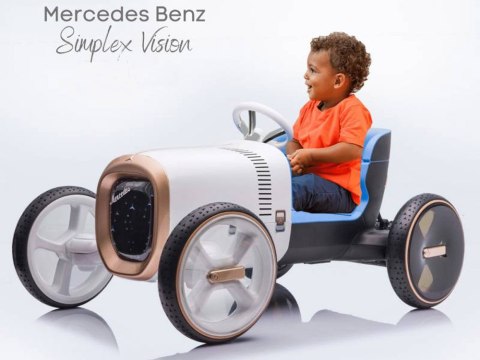 Autko elektryczne Mercedes futuro pasado PA0290