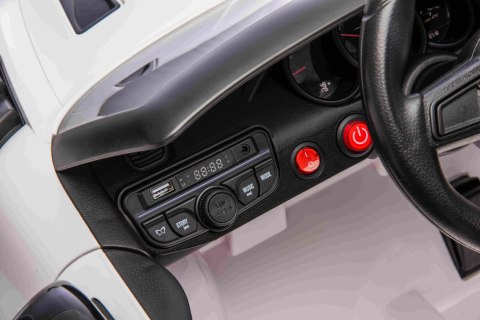 Pojazd Porsche Spyder RS 718 Biały sportowy samochód