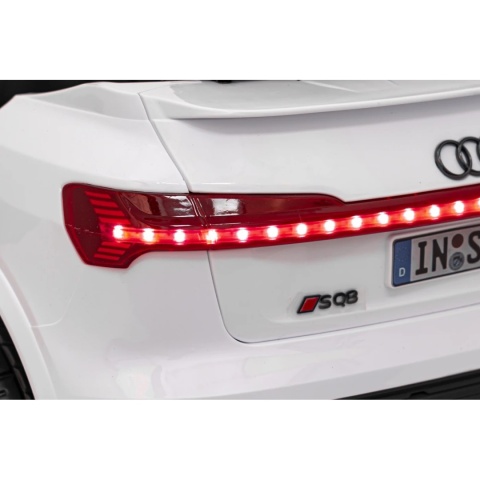 AUDI SQ8 BIAŁY Auto na akumulator, Pilot, Światła, Muzyka, Skóra, koła EVA