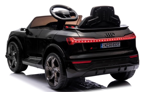 AUDI SQ8 CZARNY Auto na akumulator, Pilot, Światła, Muzyka, Skóra, koła EVA