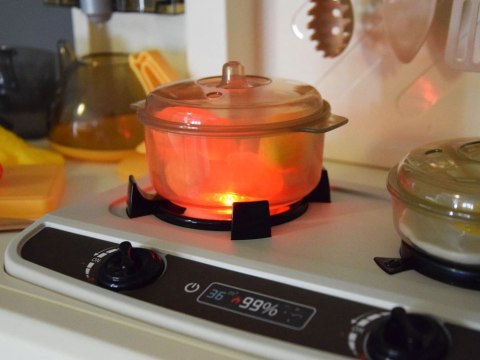 Interaktywna beżowa kuchnia dla dzieci + efekty: światło dźwięk para ZA5766