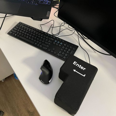 Klawisz ENTER duża antystresowa poduszka USB