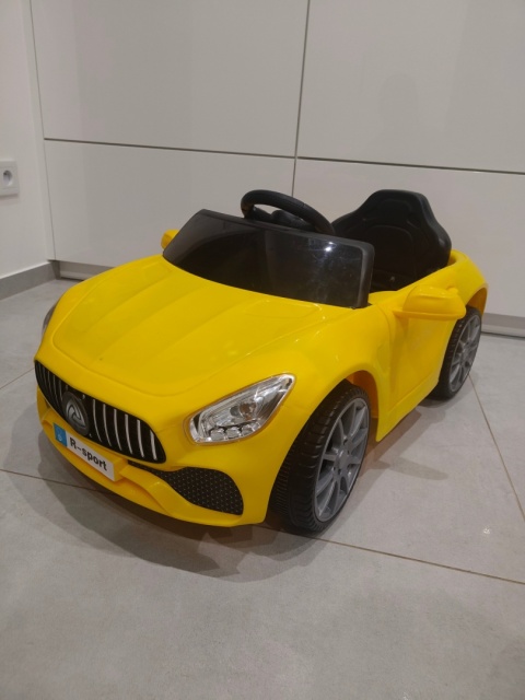 Cabrio B3 ŻÓŁTY Autko na akumulator - Światła, Dźwięki, MP3, USB - OUTLET