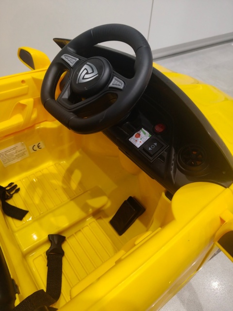 Cabrio B3 ŻÓŁTY Autko na akumulator - Światła, Dźwięki, MP3, USB - OUTLET